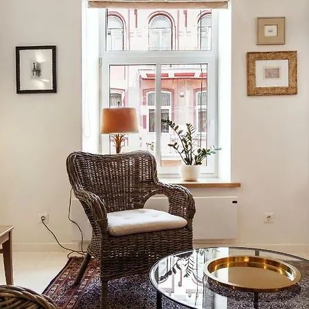 Cozy Old Town In Trendy Neighbourhood